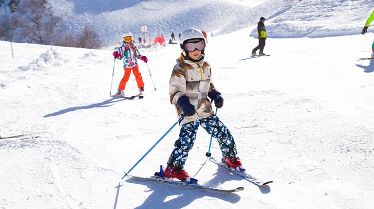 スキー・スノボの際に加入するレジャー保険の選び方を解説