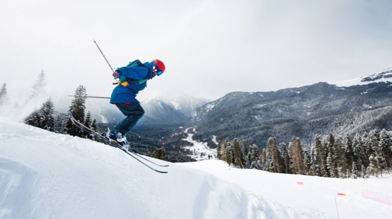 スノボ・スキーのケガはレジャー保険で補償できる