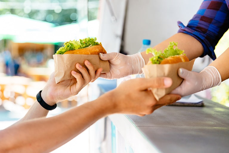 特約を付帯すればイベント賠償責任保険で食中毒も補償可能