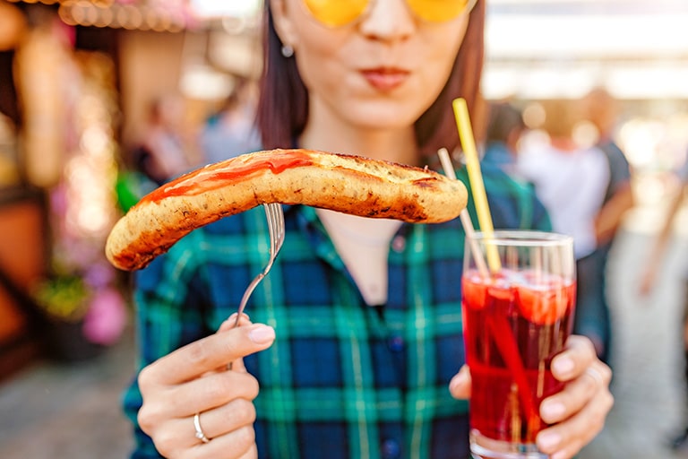 食中毒はイベント賠償責任保険で補償できる？飲食を伴うイベントの備えよう