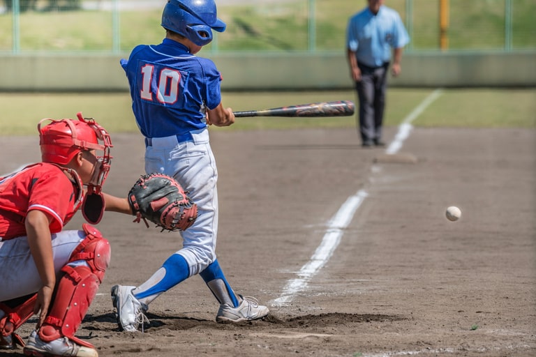部活動でスポーツ中に発生する怪我に備える保険はある？