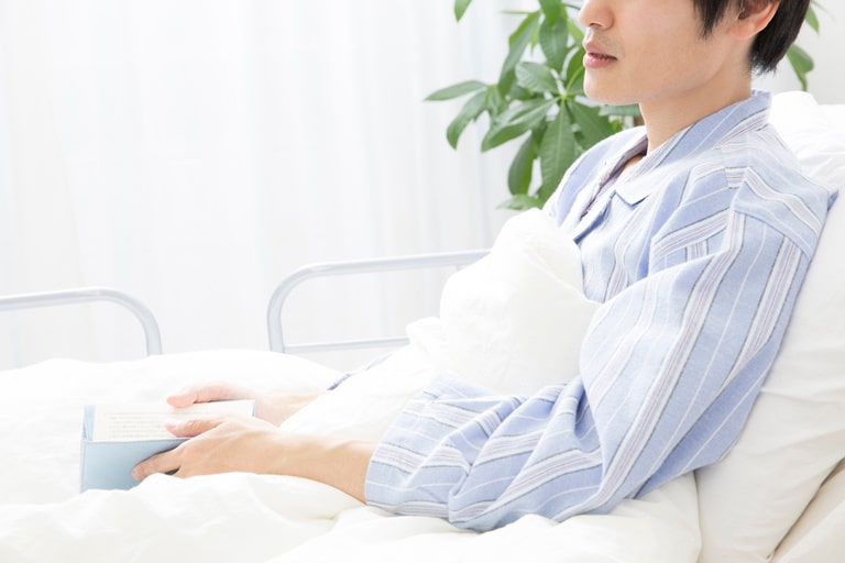 入院はスポーツ保険で補償される？補償内容・請求方法・注意点を徹底解説！