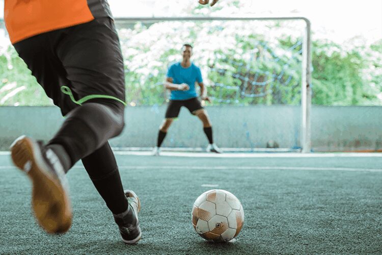 ピヴォ（Pivo）｜ゴール前で勝負するストライカー